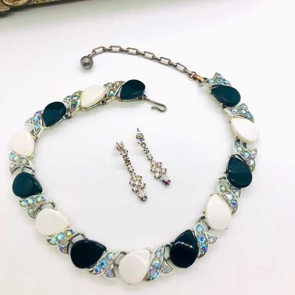 Vintage Thermoset Necklace & Rhinestone Earrings - Picture 15 of 15